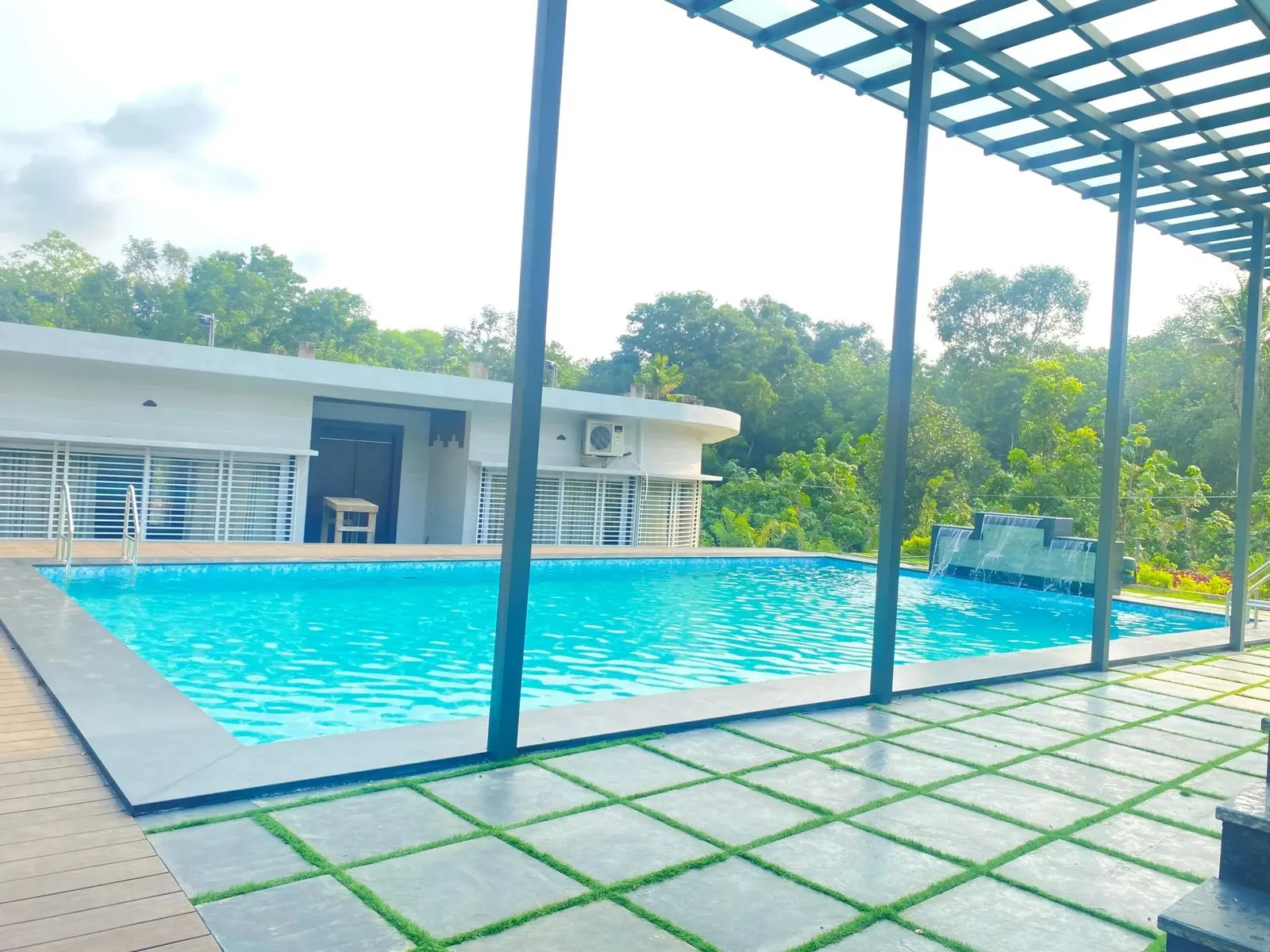 Outdoor villa swimming pool with pergola and lawn-tile deck — CreativPools