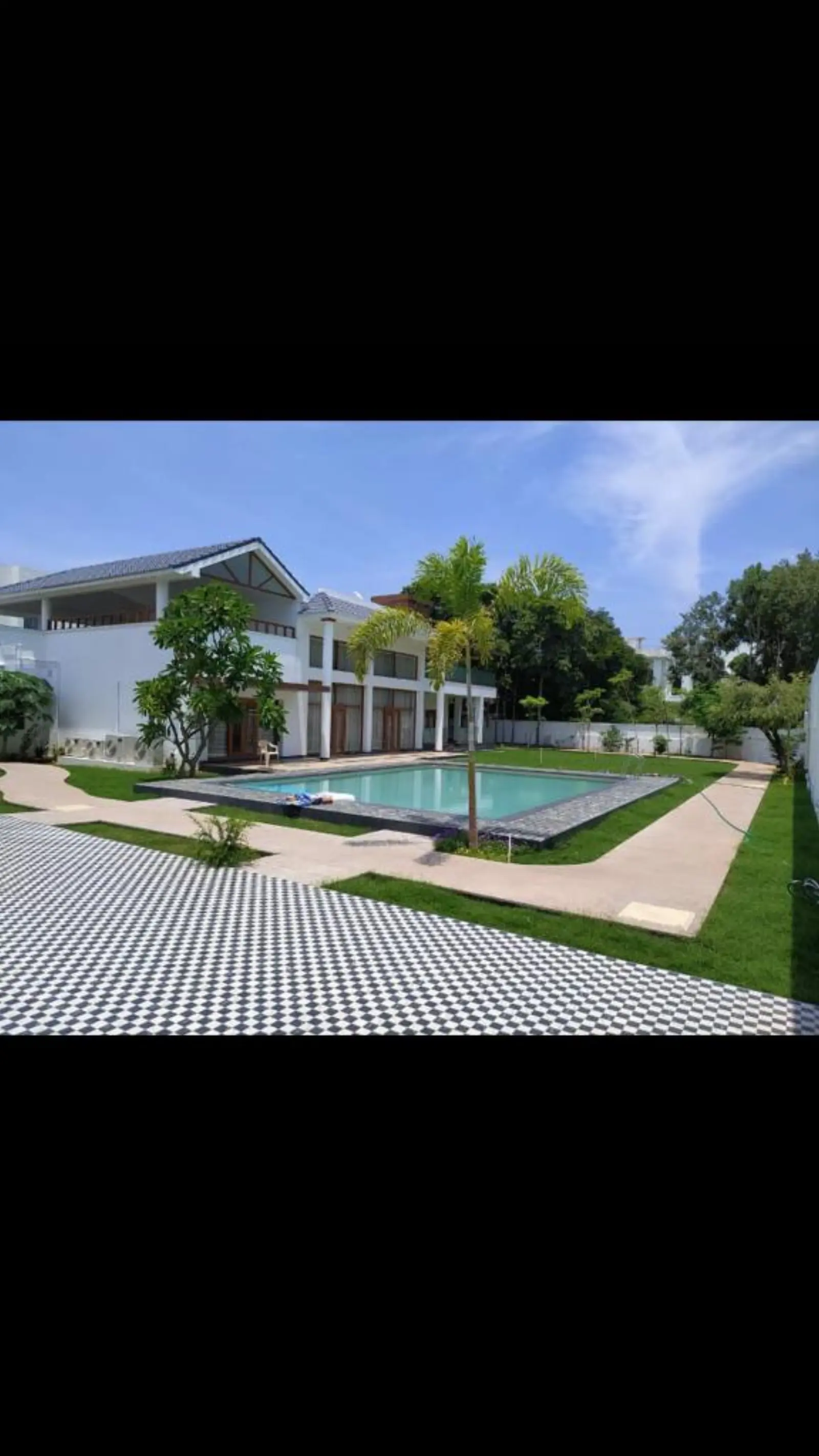 Modern Villa Pool — Landscaped garden pool for a private residence